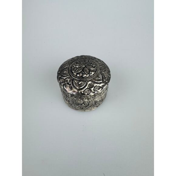 Antique Trinket Box - Silver Repousse Pill Box with Floral Design - 19 Grams - Picture 4 of 6